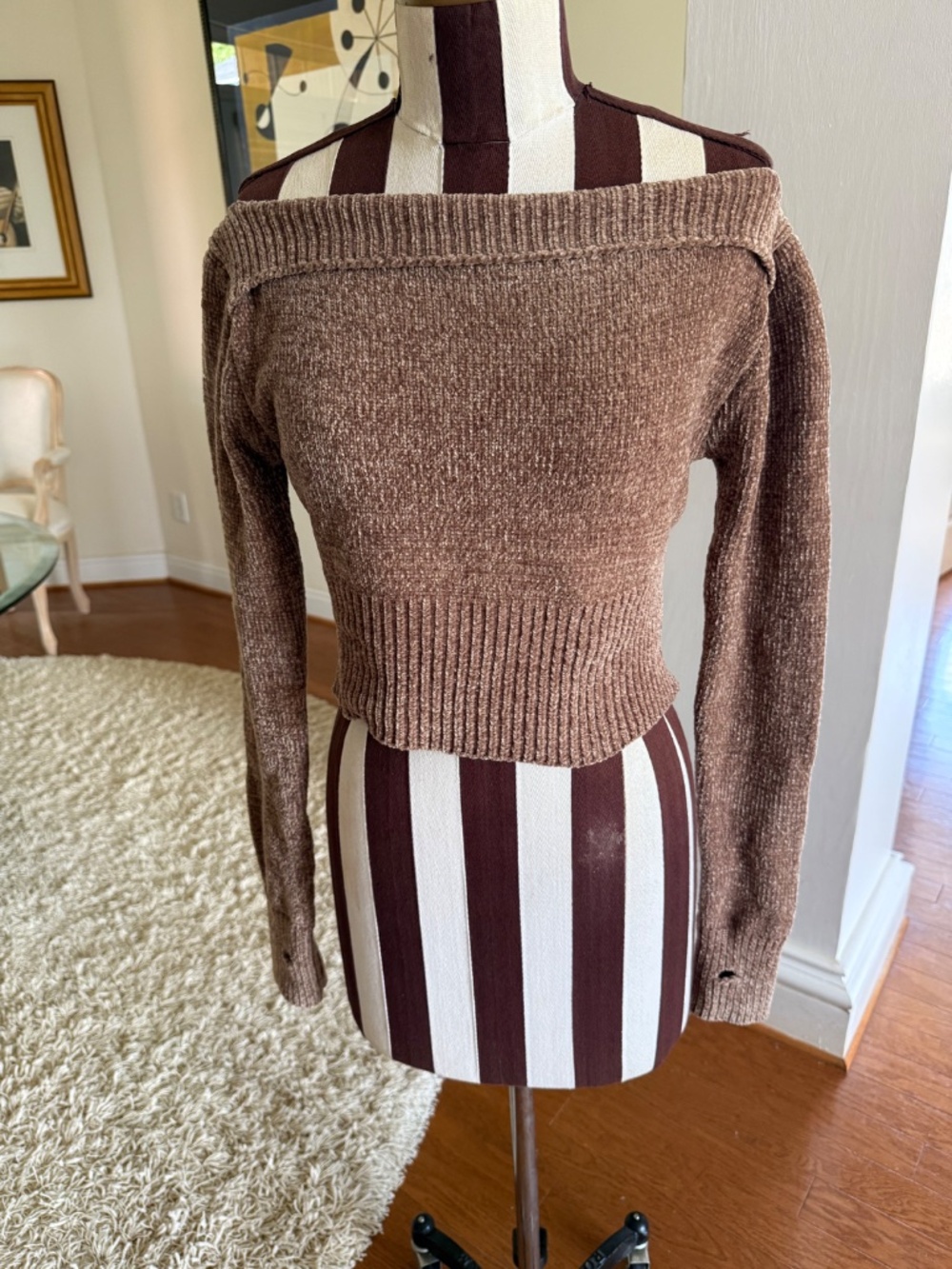 Edikted Farrah Off the Shoulder Cropped Velour Sweater Thumbholes Sz Medium NWT